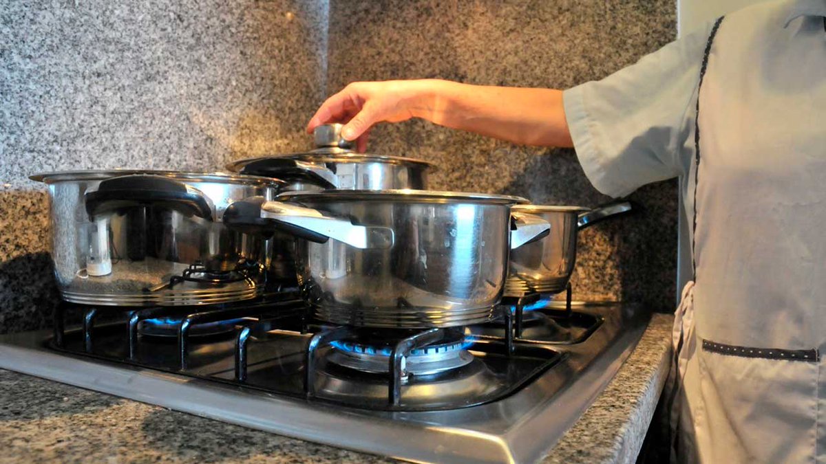 #Noticias | Alcanos comenzó a devolver cobros indebidos a más de un millón de usuarios de gas natural.
➡️presidencia.gov.co/prensa/Paginas…