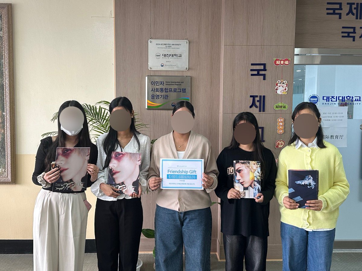 [#DonationForSO10] หลักฐานการซื้ออัลบั้มและการบริจาคจากยอดโดเนทซึ่งเราได้แบ่งนำมาสนับสนุนอัลบั้ม #TEN_STUNNER จำนวนทั้งสิ้น 2,110,333.90 บาท โดยใช้ในจุดประสงค์การซื้ออัลบั้มแบบไม่นำกลับ

มีรายละเอียดดังนี้ 
YOU ARE Ver. - 4,977
I AM Ver. - 2,133
SNACK PACK Ver. - 1

รวม 7,111