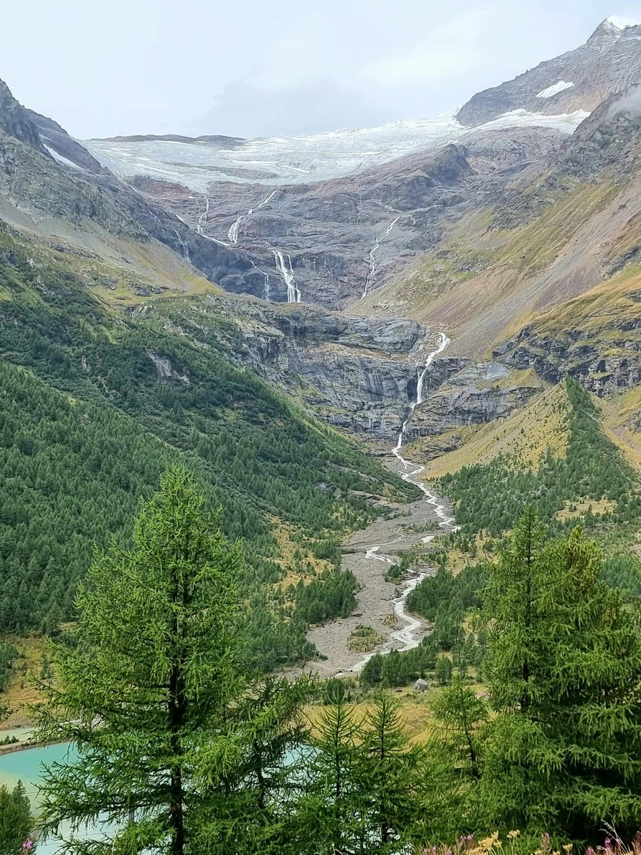 Palü Glacier in fully melt state on summertime in Switzerland.
Glaciers around the world are melting faster and with more speed every year, causing lakes and seawater rising, adding together with polar ice melting and more rains all around. All this due man-made climate change 🇨🇭