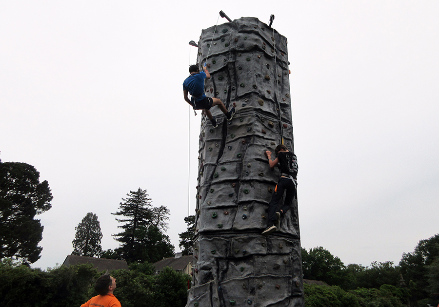 A climbing wall and crazy golf course were set up along the main driveway at Worth last Friday as part of our weekends programme for boarders. Read more about weekends at Worth here: tinyurl.com/5n6ub5nn
#weekends #cocurricular #boarding #boardingschool #crazygolf #climbing
