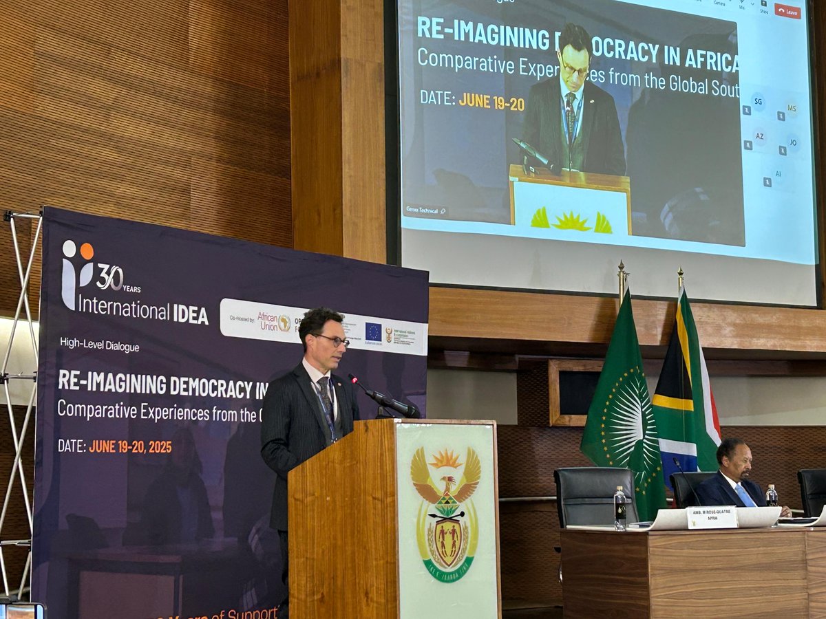 SwissPeaceHR's tweet image. At today’s “Re-imagining Democracy in Africa” conference, our Deputy Head of Mission in Pretoria joined a dynamic exchange on democratic lessons from the Global South. @SwissPeaceHR thanks @DIRCO_ZA & @Int_IDEA for hosting this timely dialogue. #GlobalSouth #Democracy