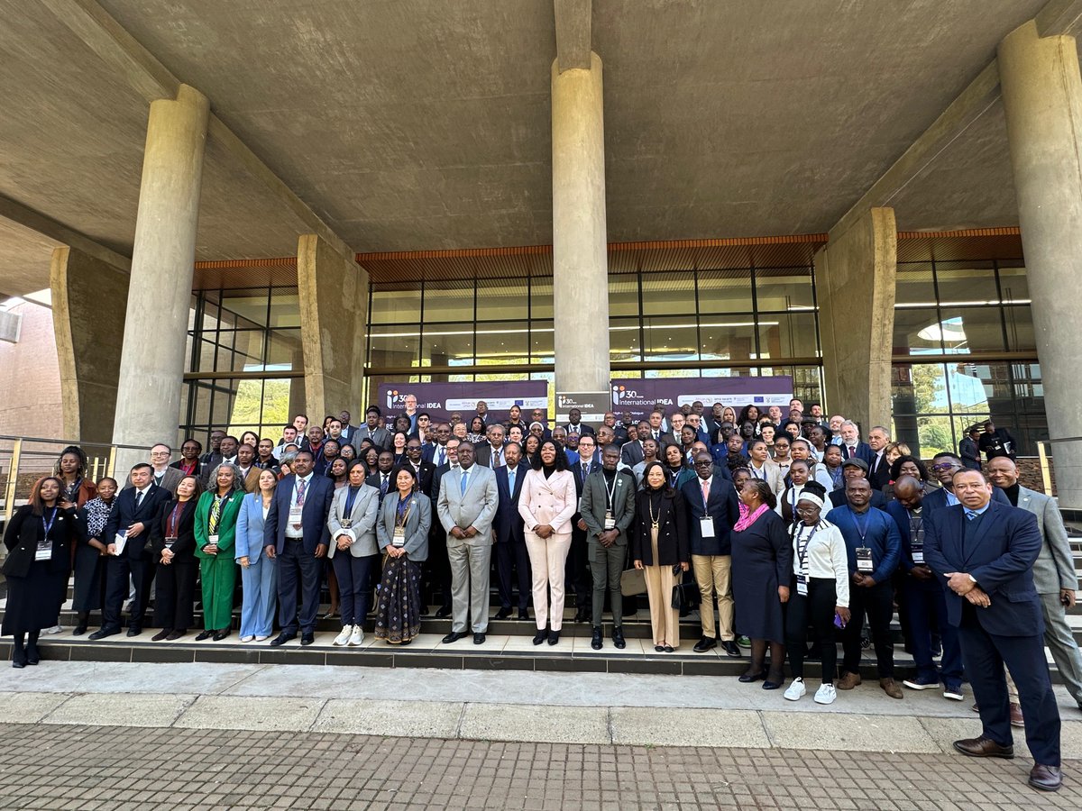 SwissPeaceHR's tweet image. At today’s “Re-imagining Democracy in Africa” conference, our Deputy Head of Mission in Pretoria joined a dynamic exchange on democratic lessons from the Global South. @SwissPeaceHR thanks @DIRCO_ZA & @Int_IDEA for hosting this timely dialogue. #GlobalSouth #Democracy