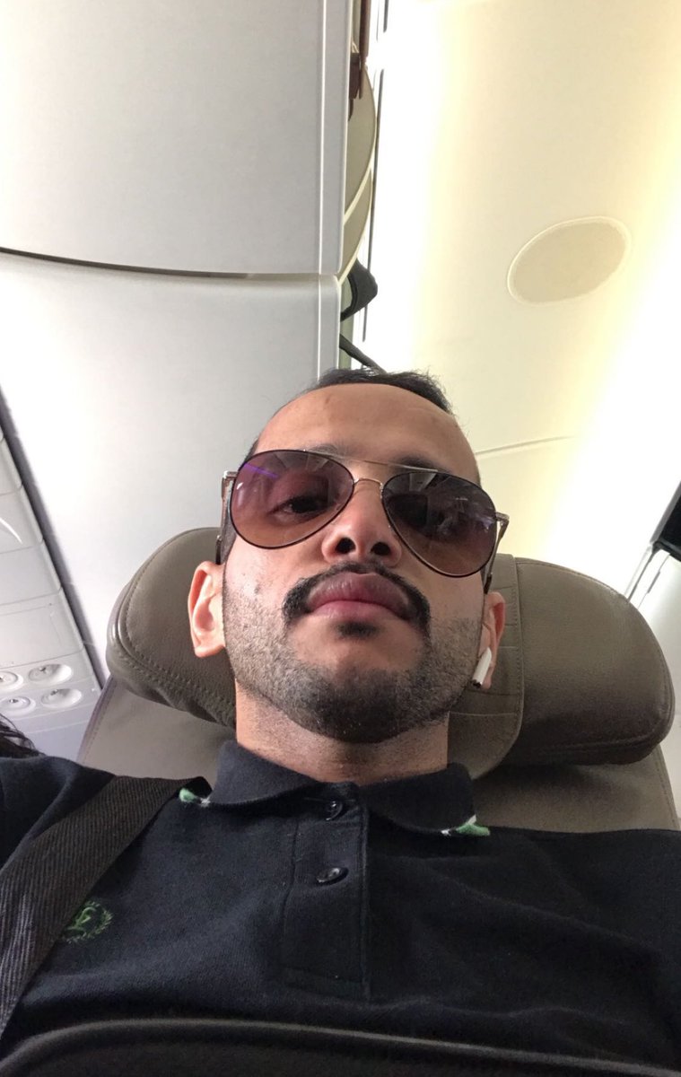 ( من باب الفخر بالذات أقول ) . 
- لا يغضبني التعميم، ولا يربكني الانتقاد، ولا يطربني المديح، ولا اركض خلف المغريات، ولا أخاف الفقد. 
أنا حرٌّ مستقل، لا أبحث عن مجموعة تمنحني قيمة، ولا أخشى أن يبنذني أي فريق. 
قيمتي في ذاتي، وفي عقلي وأفكاري.. 
أستشعر كل شي أملكه وافخر في كل شي