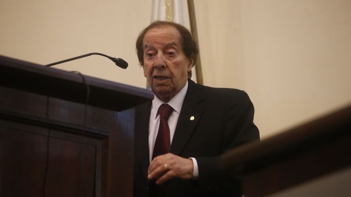 CNDC: DOLOR Y PESAR POR DECESO DE DON RAFAEL CUMSILLE, LIDER DEL COMERCIO DETALLISTA.
Presidente CNDC, Juan Araya, y directorio, lamentan la partida de Cumsille y se destaca su lucha por las pymes y el desarrollo del país. Igualmente condolencias a gremio del comercio detallista.