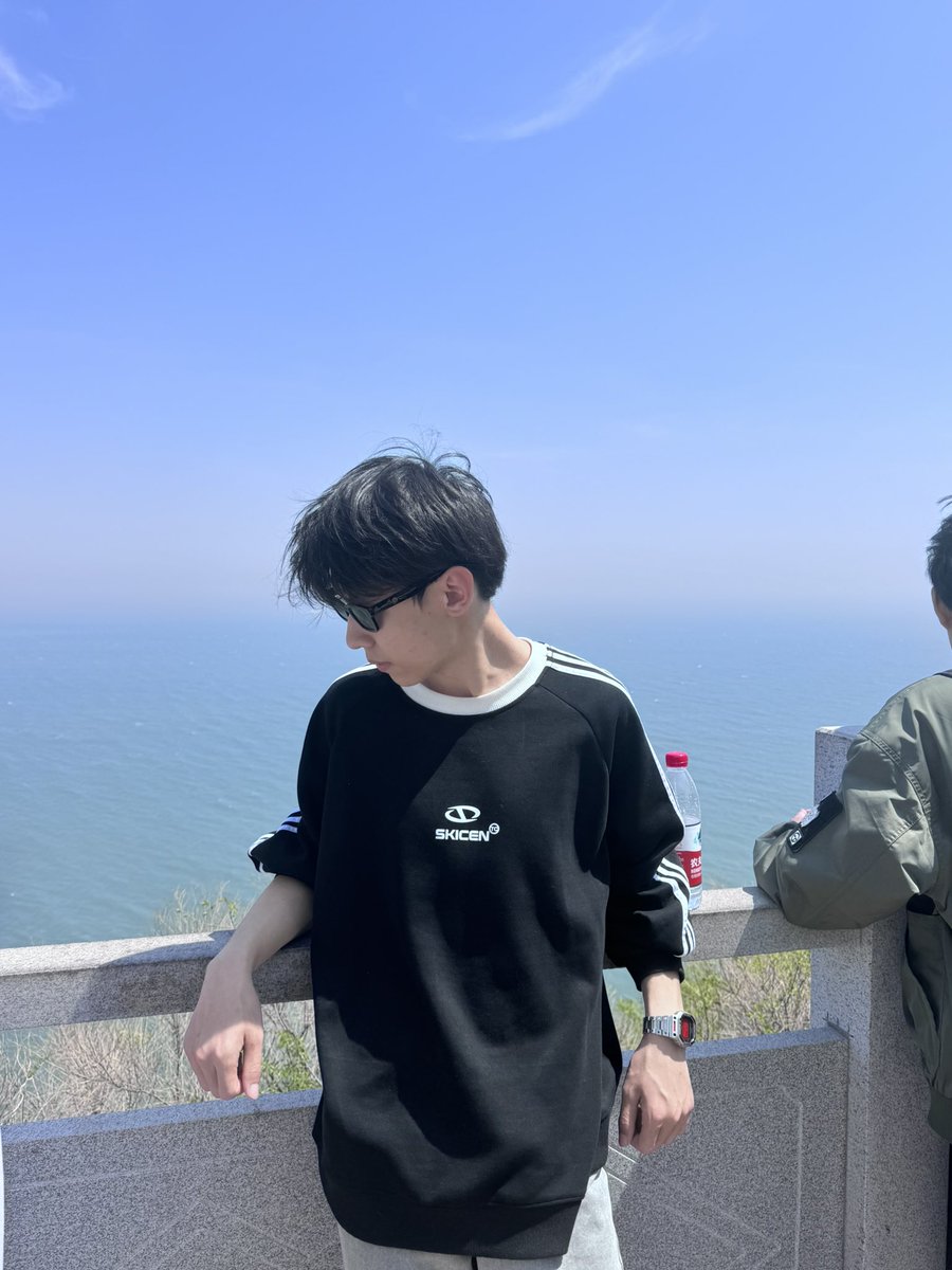 Xiang1527's tweet photo. 出来晒太阳 https://t.co/LzTqRL7XrC