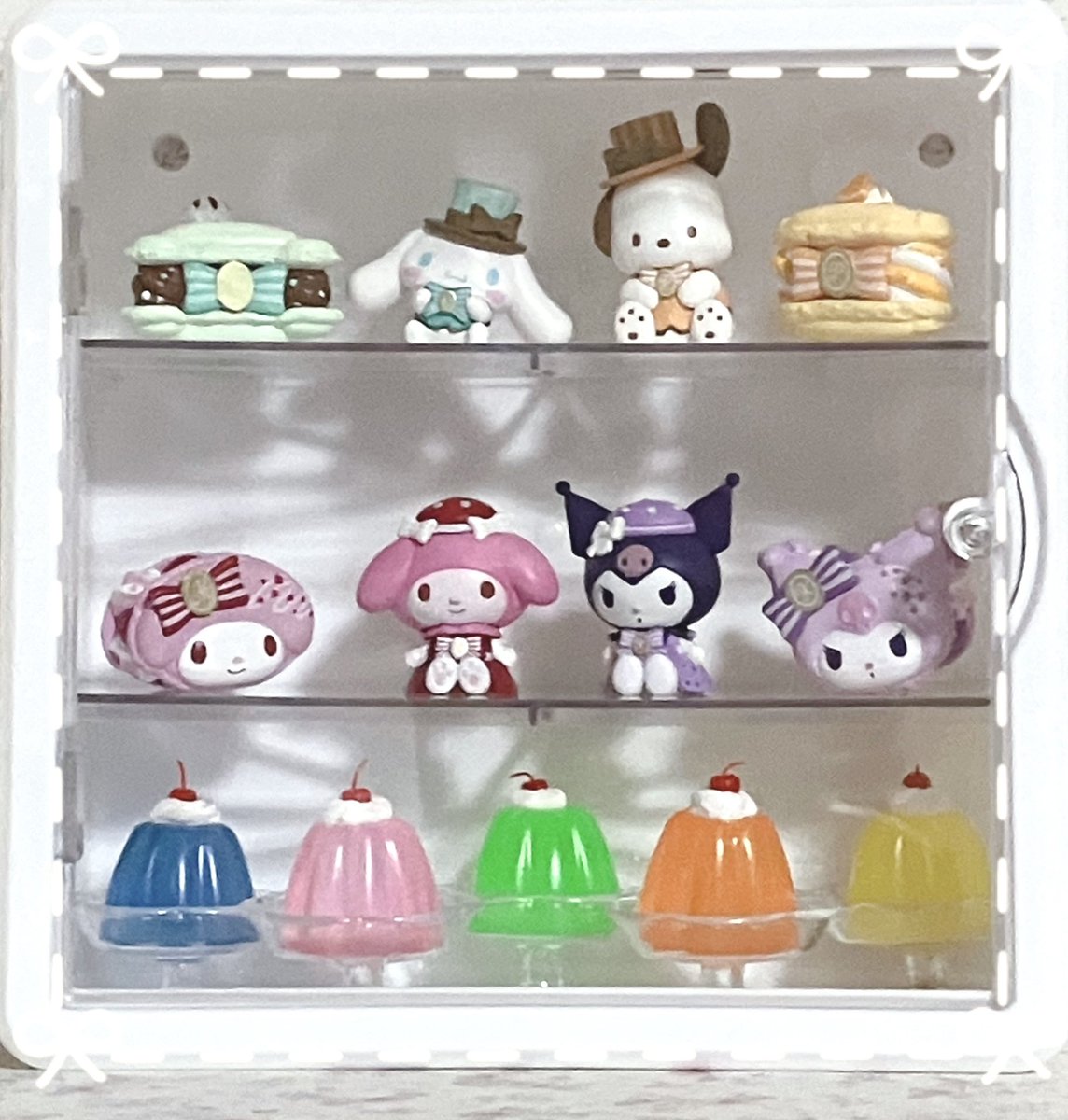ダイソーで売ってた棚に入れてみた(*ˊˋ*)
これと500円のアクリルケースとか買ったので徐々に色々飾りたい...

今日はこの後アクスタ飾ります🍀*゜
本日もお疲れ様でした.ᐟ.ᐟ

 #サンリオ