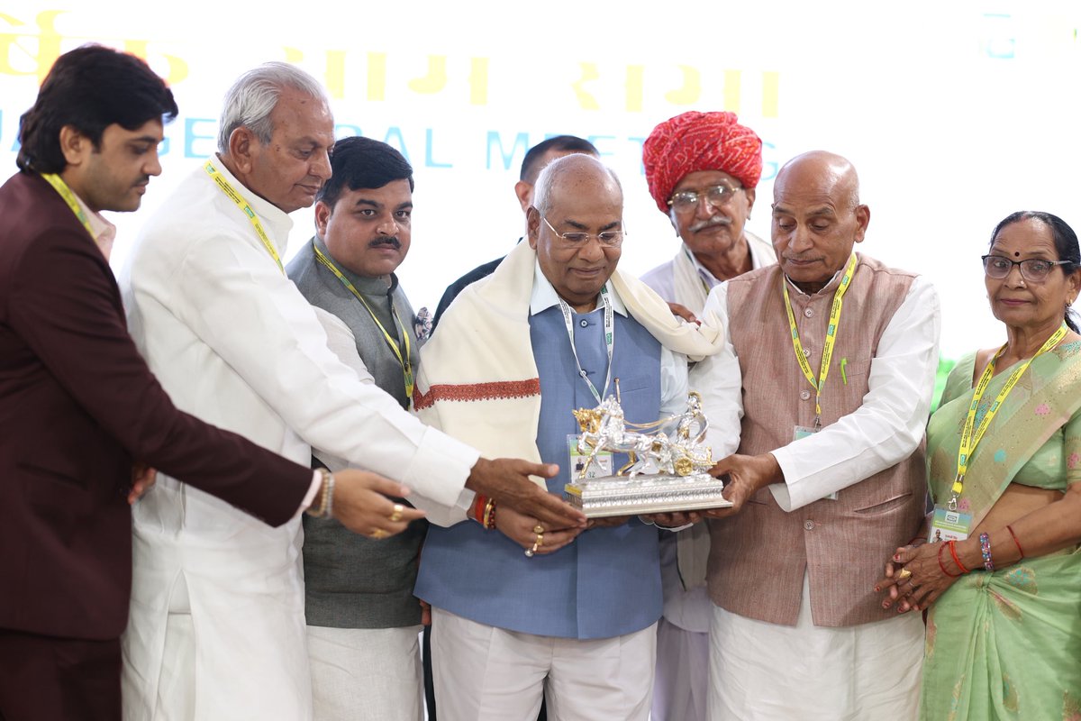 Dr. U S Awasthi (@drusawasthi) on Twitter photo आज इफको सदन, नई दिल्ली में <a href="/IFFDC_Ltd/">IFFDC Ltd.</a> की 32वीं वार्षिक आम सभा की बैठक आये हुए सहकारी बंधुओं और किसानों ने अपने प्रेम से सम्मानित किया। मैं बहुत आभारी हूँ आप सभी के प्रेम व सम्मान का जो आपने मुझे दिया है। जय सहकार। आज इफको सदन, नई दिल्ली में <a href="/IFFDC_Ltd/">IFFDC Ltd.</a> की 32वीं वार्षिक आम सभा की बैठक आये हुए सहकारी बंधुओं और किसानों ने अपने प्रेम से सम्मानित किया। मैं बहुत आभारी हूँ आप सभी के प्रेम व सम्मान का जो आपने मुझे दिया है। जय सहकार।