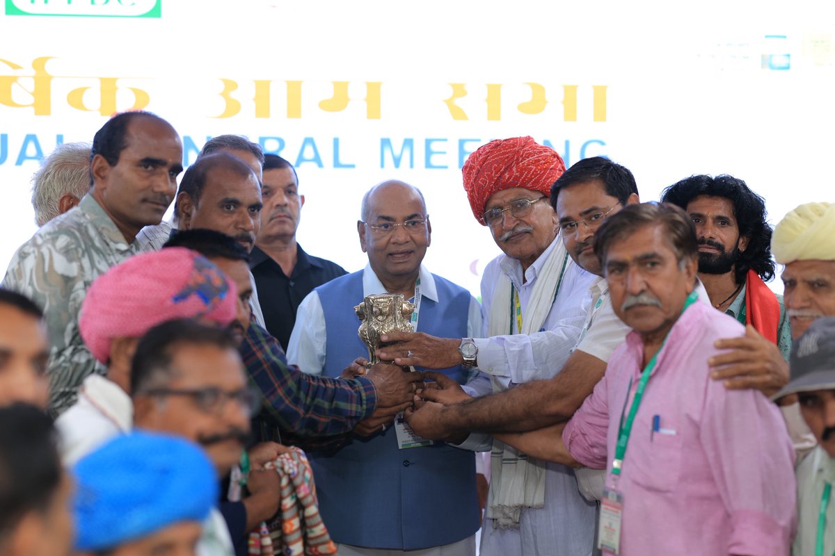 Dr. U S Awasthi (@drusawasthi) on Twitter photo आज इफको सदन, नई दिल्ली में <a href="/IFFDC_Ltd/">IFFDC Ltd.</a> की 32वीं वार्षिक आम सभा की बैठक आये हुए सहकारी बंधुओं और किसानों ने अपने प्रेम से सम्मानित किया। आज इफको सदन, नई दिल्ली में <a href="/IFFDC_Ltd/">IFFDC Ltd.</a> की 32वीं वार्षिक आम सभा की बैठक आये हुए सहकारी बंधुओं और किसानों ने अपने प्रेम से सम्मानित किया।