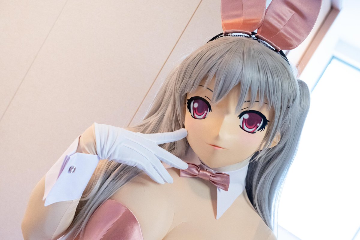 明るい背景だと柔らかさが際立つピンクバニーさん😚