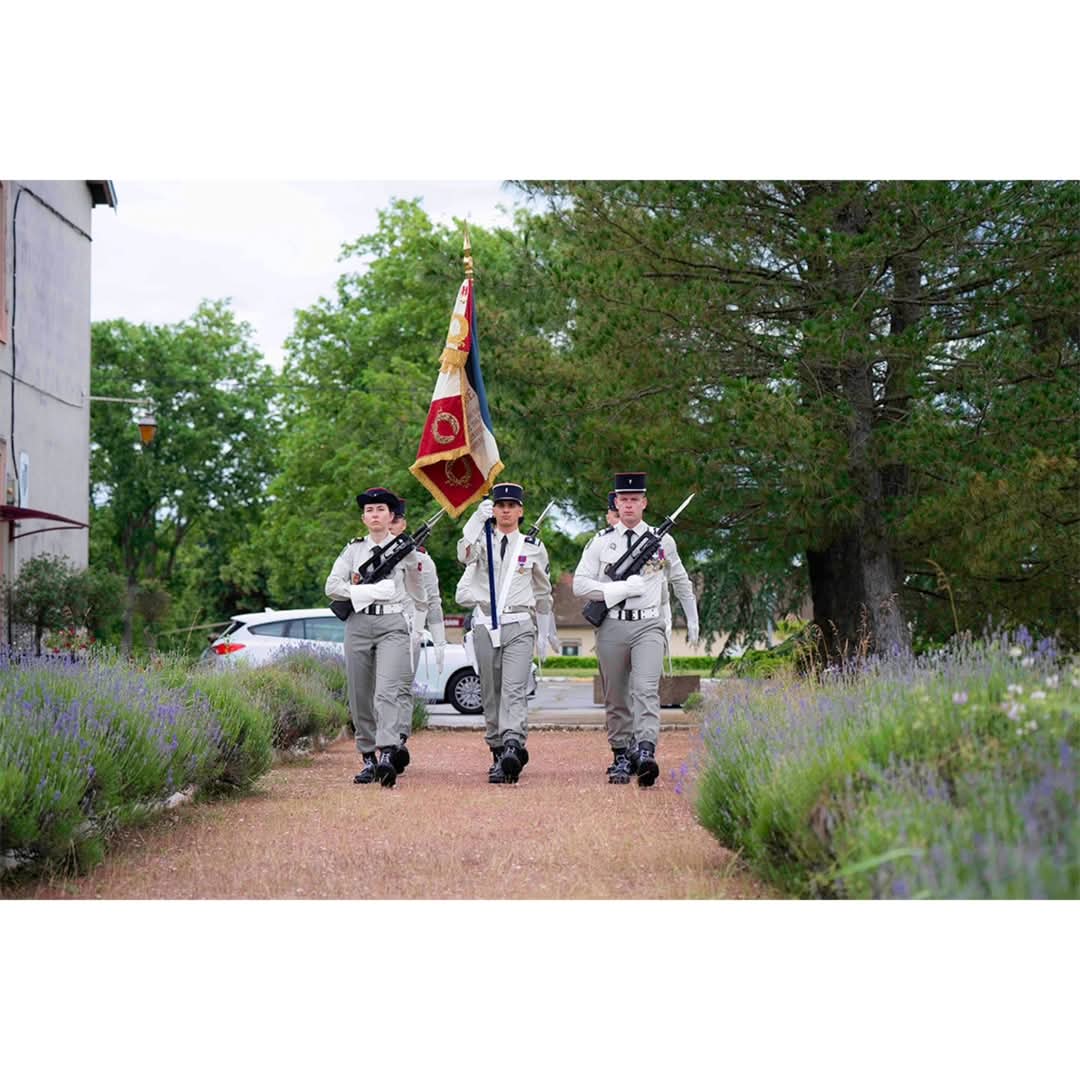 RegimentMedical's tweet image. Remise de képi – Une étape gravée à jamais.
Doutes, sueur, efforts.
Aujourd’hui, ils ont franchi le cap.
Ce képi n’est pas qu’un symbole : c’est l’engagement, la fraternité, l’honneur.
La FGI s’achève. Leur parcours commence.
Bienvenue dans la famille. 🔵⚪🔴
@CommandementFOT