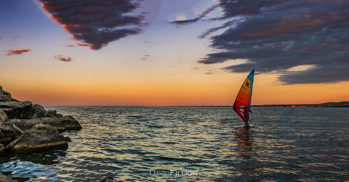 davidfillion's tweet photo. First day of Summer ๐
Windsurfing on Lake Ontario by Fifty Point Beach
#summersolstice #firstdayofsummer #windsurfing #fiftypoint #grimsby #hamont #hamilton #lakeontario #goldenhour #etsyseller #photograghy #sonyalpha #a99ii #SonyAlphasClub #sonyImages #dfproductions https://t.co/phOyYwLtnJ