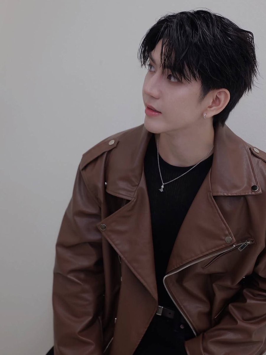 ชุดแรกพอทน   ชุดสองพอเลย สู่ขิตในวันที่ดืออ หล่อมาก หล่อที่สุดด😭😭

TOKYO IS CALLING TO SEA

 #FanEventTokyoxSea #sea_tawinan