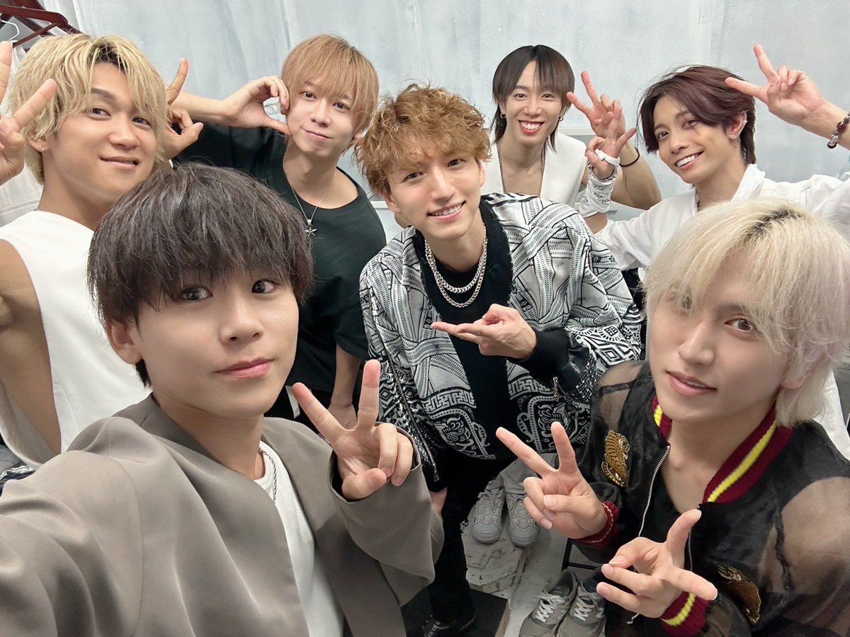 yuto_desuyone's tweet photo. 『D.D.D -triple DIAMOND- 』西荻BETTYROOMに出演させて頂きました！
ありがとうございました😊
JAPARIPIN最高🤲
次回のライブまでたくさん練習する💪
これからもジャパリピンがんばるぞい💪

ソロ🎤も頑張って歌い続けてくのでみなさんたくさん聴きに来てね🙏
ワシのソロは次27日🎤30日🎤 https://t.co/3SfM2xecTY