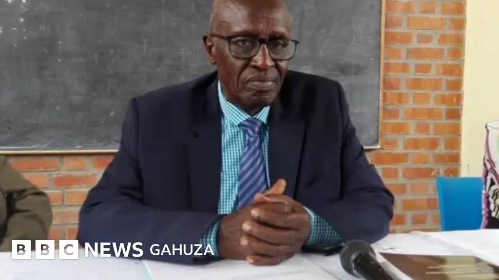 Professeur Emile #Mworoha yashengeye ku myaka 85, yararanguye amabanga atari make mu #Burundi, cane cane yamenyekanye ku ruhara rwiwe mu kwigisha no kwandika ibitabo nk'umuhinga yanonosoye ivya kahise.  bbc.in/3HQ6OyP