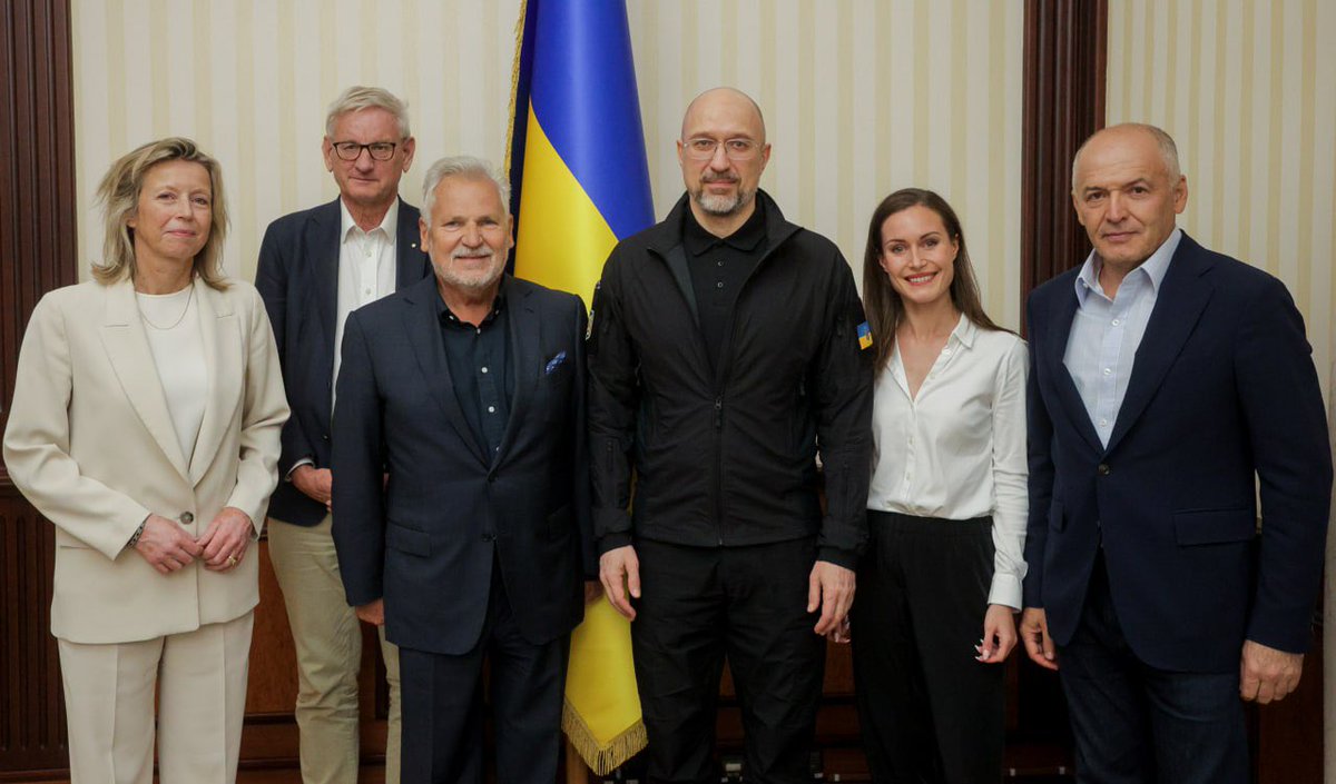 A substantive meeting with members of the Supervisory Board of <a href="/yes_ukraine/">Yalta European Strategy (YES)</a>: Aleksander Kwaśniewski, <a href="/carlbildt/">Carl Bildt</a>, <a href="/KajsaOllongren/">Kajsa Ollongren</a>, <a href="/MarinSanna/">Sanna Marin</a>, Viktor Pinchuk.
We discussed Ukraine's advocacy on international platforms. russia's recent attacks on peaceful cities have shown that