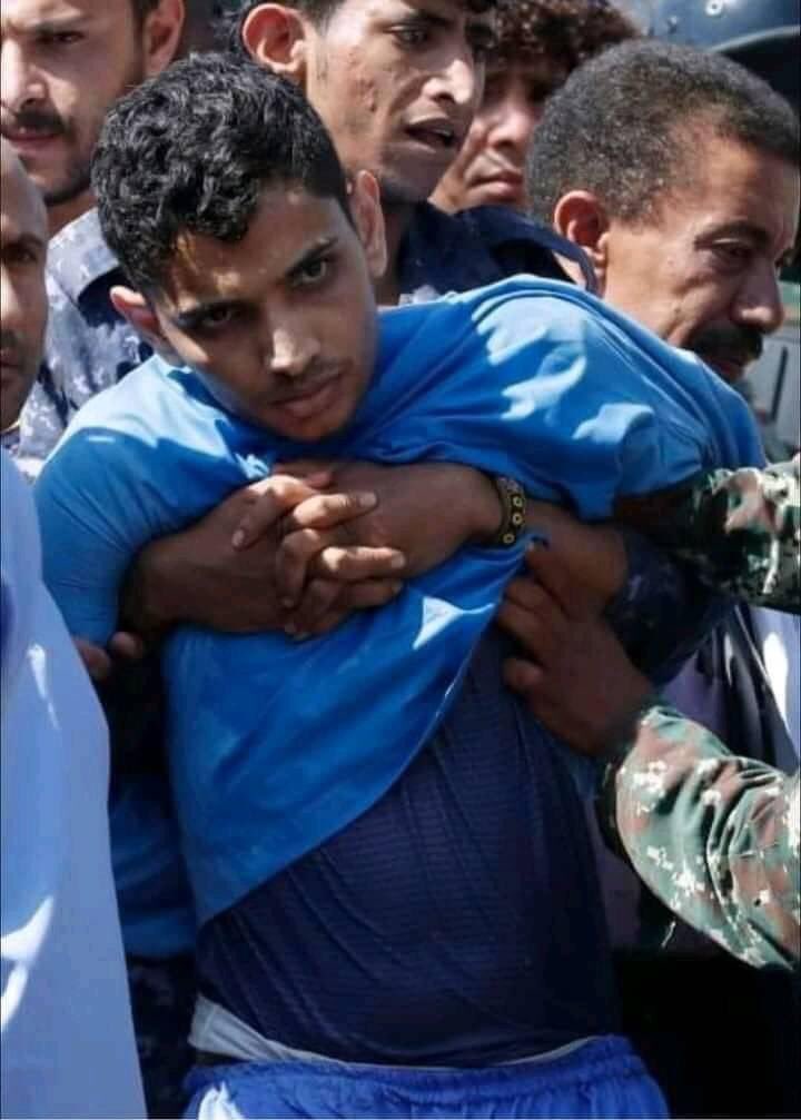 إلى أبناء تهامة، لا تظنوا بأن المليشيا تُخبئ لكم مصيراً أفضل من شهداء مجزرة 18 سبتمبر التسعة، خذوا حق إخوتكم قبل أن تقولوا أُكِلنا يوم أُكِل الثور الأبيض.