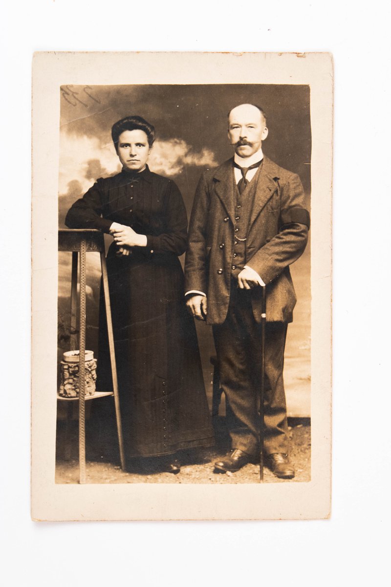 MMP1917's tweet image. Jules Vandenbulcke and his wife Flavie Dochy ran a bakery in the village. Their book of accounts shows that he kept his shop open until the last possible moment. On 20 October 1914, shortly before the order to evacuate came, he sold 7.5 kilograms of flour. #WorldRefugeeDay