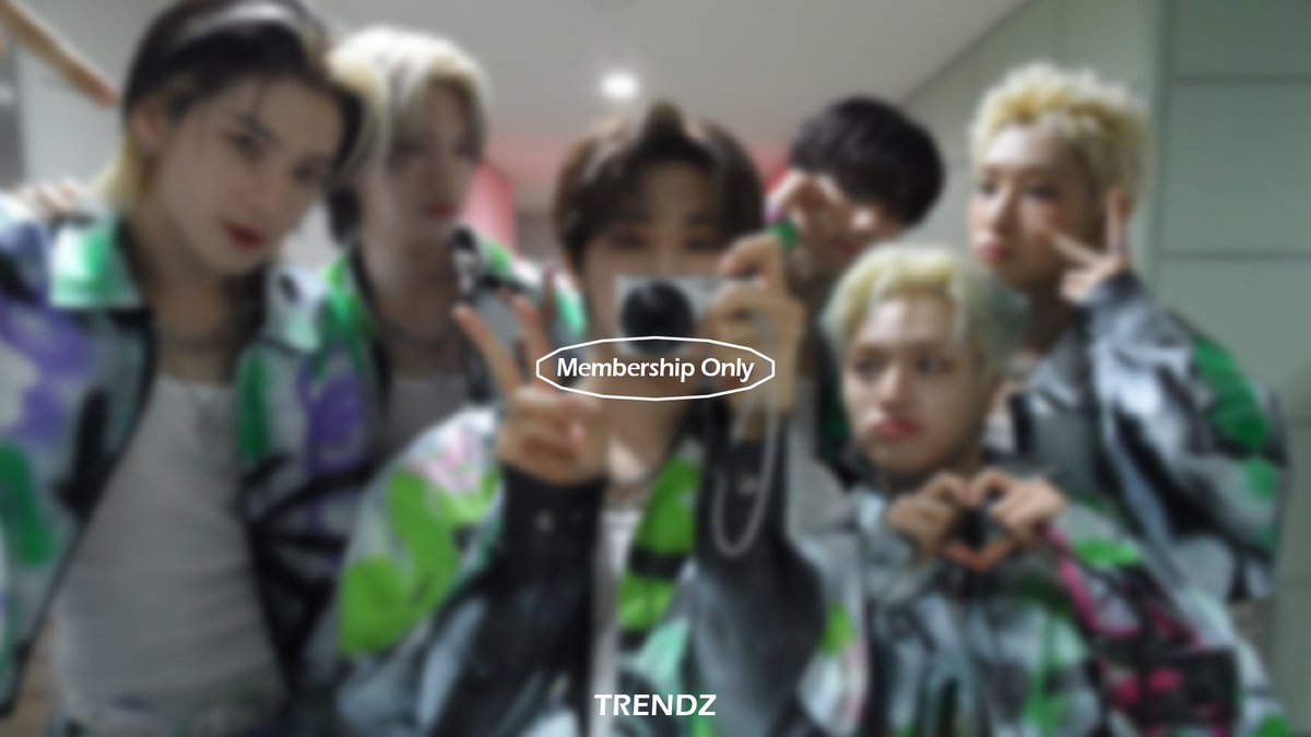 TRENDZ_OFFCL's tweet photo. 💝 #FRIENDZip
Membership Only!
카멜레온 활동 3주차 비하인드📸
🔗https://t.co/kWjpoVo7tR
#TRENDZ #트렌드지
#카멜레온 #Chameleon https://t.co/KXBqInPANa