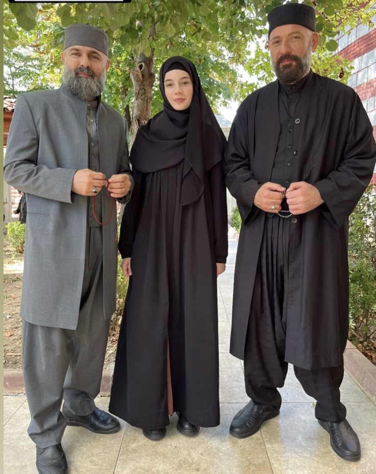 Bu üçlünün birlik olup Cüneyd'i tutsak eden kahpe Mira ve seküler çetenin ağzına ettikleri evren >>>>>>>>>>>>>