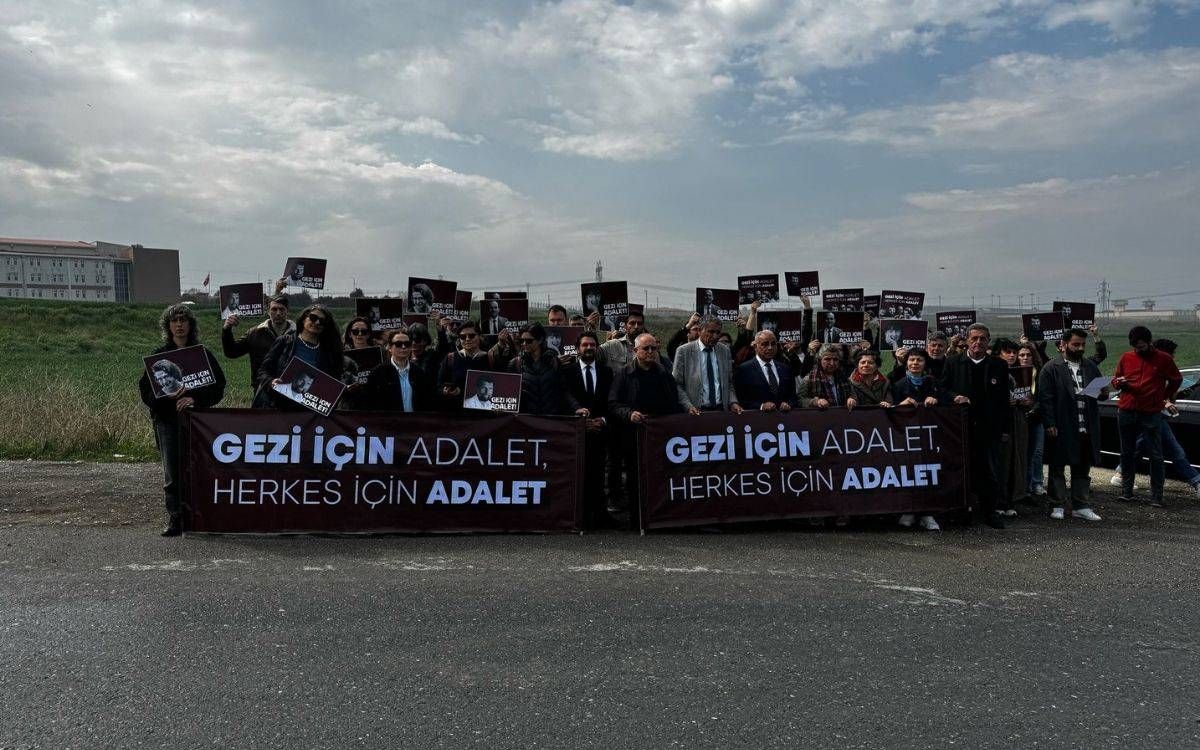 15 örgütten çağrı: Tayfun Kahraman derhal serbest bırakılsın

“Sevgili Tayfun Kahraman, İstanbul'a ve İstanbul halkına bilimsel ve insani bir yaklaşımla fedakârca hizmet eden bir şehir plancısı ve akademisyendir. Bizler buna şahidiz.” 

buff.ly/OEOaFaG