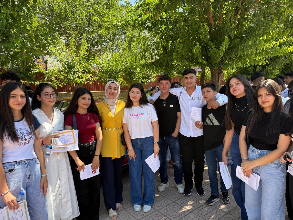 Bismil Atatürk Anadolu Lisesi karne günü mutluluğu 
Tebrikler 
İyi tatiller 
20/06/2025 <a href="/Murat4Kucukali/">Murat Küçükali</a> <a href="/dogan_azz/">Abdulaziz Doğan</a> <a href="/Diyarbakirmem/">Diyarbakır İl Millî Eğitim Müdürlüğü</a> <a href="/bismilmem/">Bismil İlçe Milli Eğitim Müdürlüğü</a>