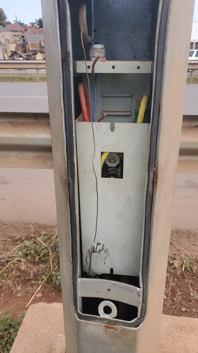 Fellow Countrymen, we’ve observed sustained vandalism of critical safety assets along the Kampala Northern Bypass —- theft of street lights components.

It’s more than theft; it’s sabotage of public safety and taxpayer investment.

Security has been alerted to support in