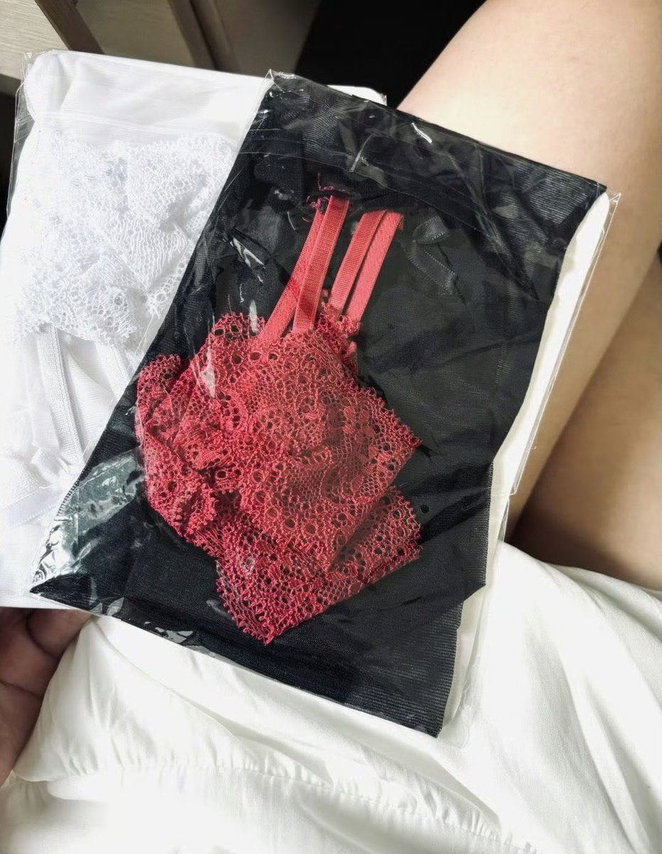 周末见男朋友穿这个

#女大 #女绿 #绿帽 #反差 #文爱 #小三 #视奸