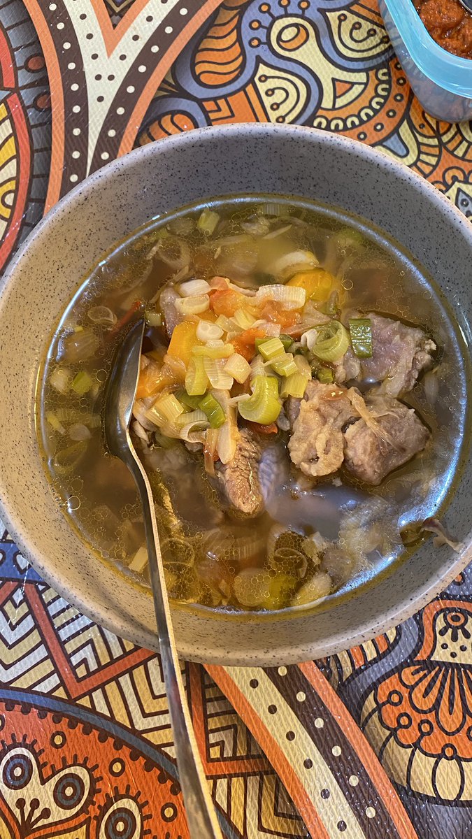 Inyaaa5's tweet photo. Ngeliat suami lahap makan masakan istri dan minta nambah, Alhamdulillah bikin istri senyum-senyum sendiri 😊 https://t.co/VxUEGBaFgD