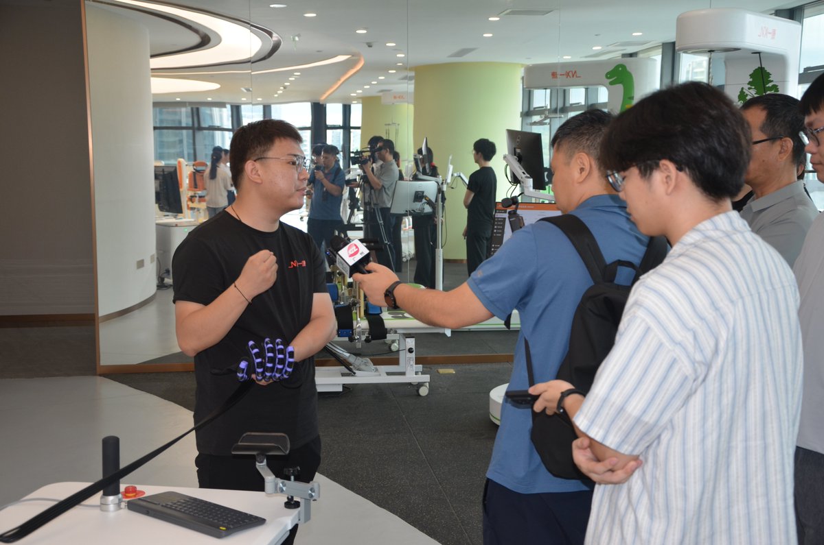 🙌🎉Grateful for today's visit from Guangzhou MIIT (Ministry of Industry and IT)  and Guangzhou TV Midea📸🎤. 
Their insights on Yikang Medical’s efforts were very encouraging.✨

🌏About us👉👉yikangmedical.com

#collaboration #CompanyTour #yeecon #yikangmedical #welcome