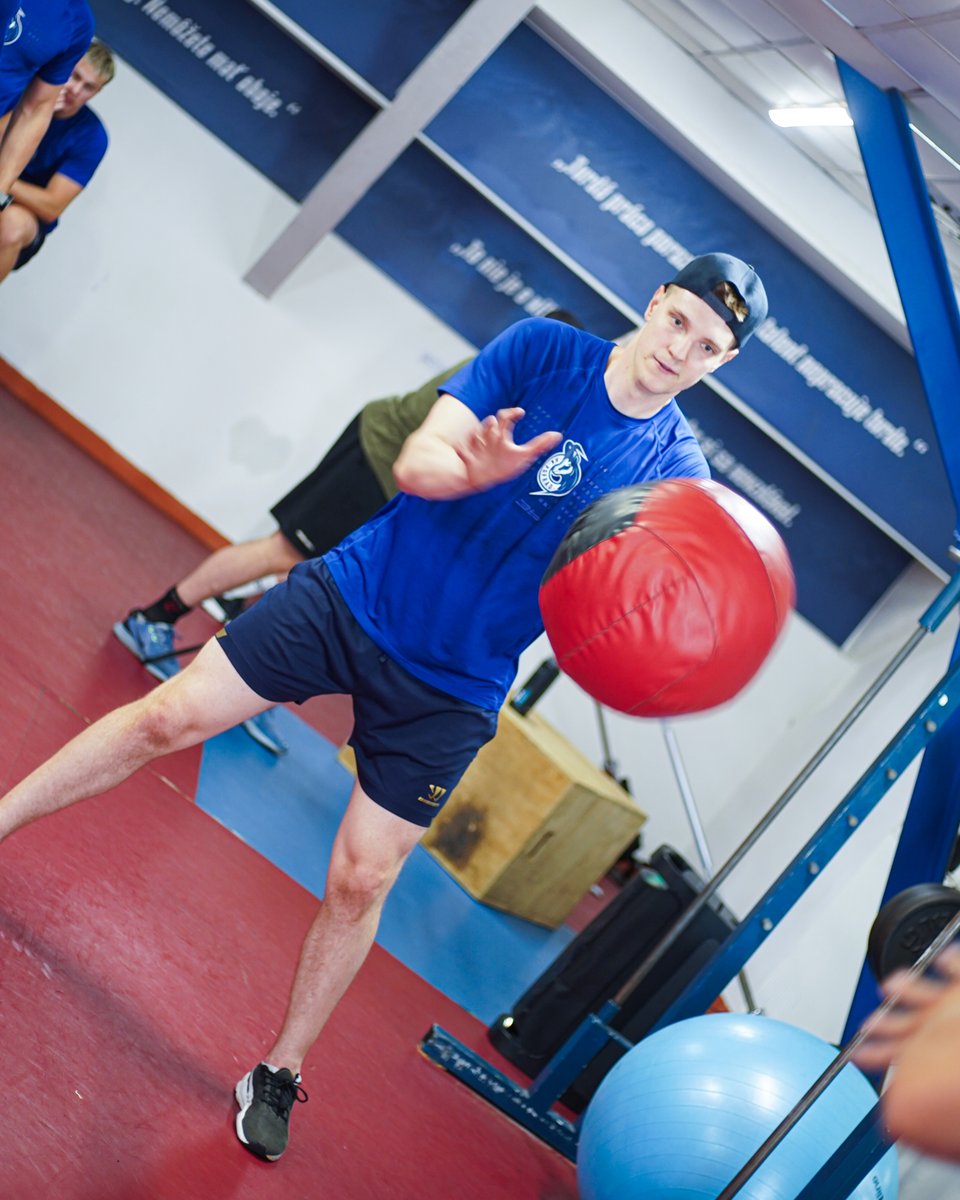 K hokeju patrí aj posilňovňa 🏋️