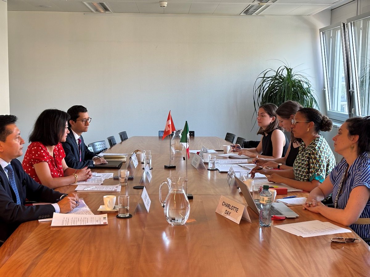 SwissPeaceHR's tweet image. @swisspeaceHR thanks the Mexican delegation @SRE_mx for a fruitful human rights dialogue.
🇨🇭🤝🇲🇽 Both sides agreed to strengthen multilateral collaboration in 🇺🇳 fora and discussed key issues including gender equality, freedom of expression, and business and human rights.