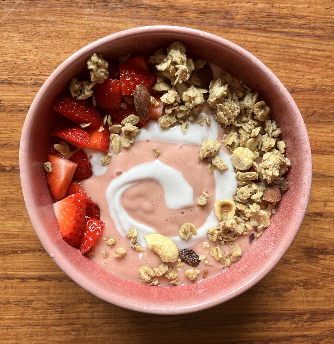 Strawberry mango smoothie bowl!!