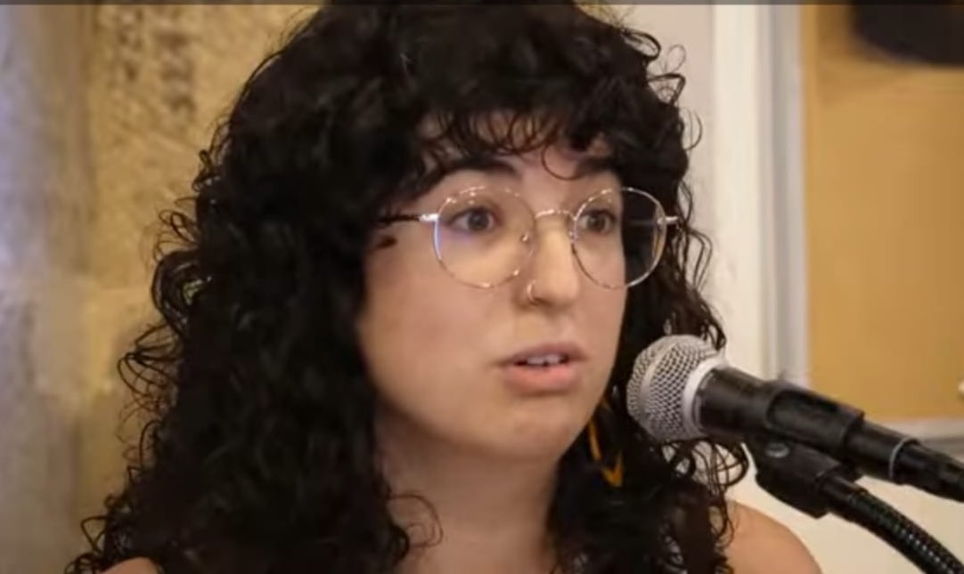 <a href="/BiziolaSarea/">Biziola</a> <a href="/ueu_orokorra/">UEU</a> <a href="/usurbiludala/">Usurbilgo Udala</a> #AlazneArruti: “Gure kasuan komunitatea artikulatua zegoen auzolanetik, baina esparruka banatuta ari ginen eta #AginagaBiziberritzen herri kooperatiba izan da beharrei erantzuteko egitura bateratzailea”.
<a href="/usurbiludala/">Usurbilgo Udala</a> <a href="/ueu_orokorra/">UEU</a> #JakinJardunaldia #UI53