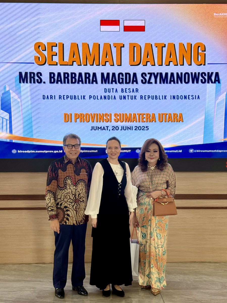 B_Szymanowska's tweet photo. Pleasure to meet the Vice Governor of North Sumatra H.E. Surya today!
We discussed ways to deepen 🇵🇱🤝🇮🇩 ties in education, tourism and agriculture. Excited about the potential for joint initiatives between Poland and the region! #NorthSumatra https://t.co/CcQfz8v6eq