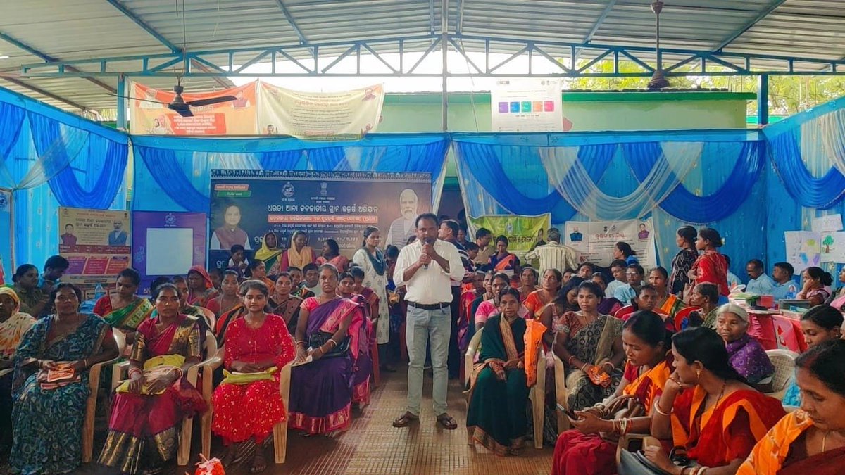 lahunipara's tweet photo. Bikash Bahaan Yatra observed at Darjing GP of Lahunipara Block on dt 20.06.25 @IPR_Odisha @PRDeptOdisha @ZP_Sundargarh #BarshaEkUpalabdhiAnek,#SamruddhaOdisha https://t.co/BtqUakZsLl