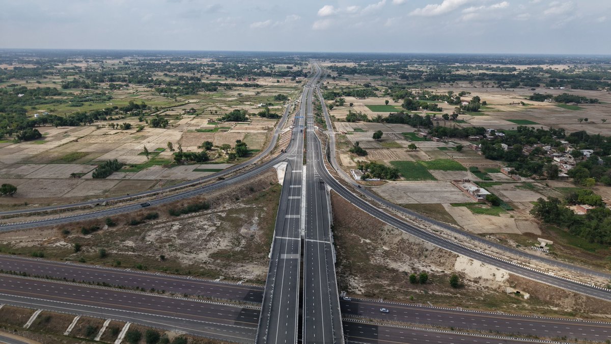 Sahil_Mhfooz's tweet photo. 🚗 Welcome to the Gorakhpur Link Expressway!
Now, reaching Khalilabad, Akbarpur, and Azamgarh is faster and smoother than ever.
✨ Plus, Lucknow is just 3.5 to 4 hours away!
Seamless travel. Better connectivity. #GorakhpurLinkExpressway #NewIndia #UPElevates https://t.co/62PUsDz2kL