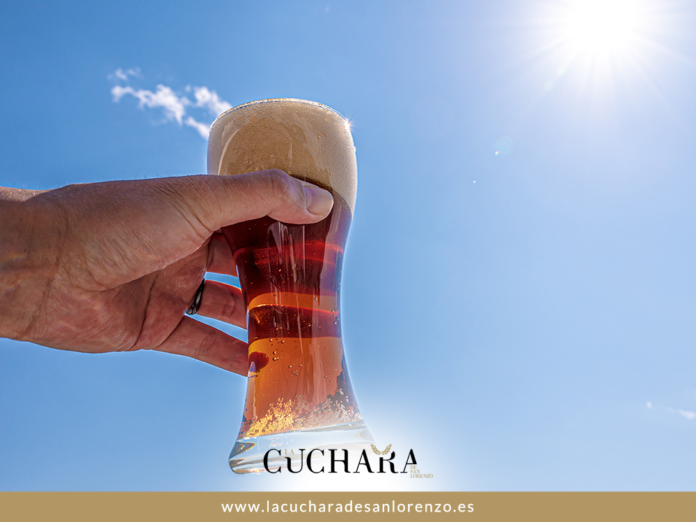 En Córdoba el verano no se lleva… se sobrevive.
🍷 Copa fría, 🌿 local climatizado y 🕰️ servicio a tu ritmo.
En La Cuchara, lo entendemos.

☎️ Llámanos al 𝟗𝟓𝟕 𝟒𝟕𝟕 𝟖𝟓𝟎 y que no te lo cuenten.

📍 C/ Arroyo de San Lorenzo, 2. Córdoba. España.