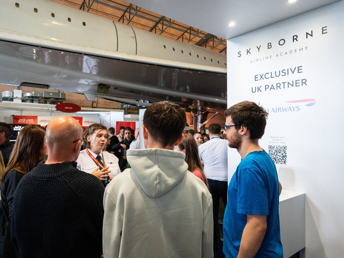 🧑‍✈️ Top tip! Bring a notepad to Pilot Careers Live, you'll end up asking lots of questions and getting lots of answers!  📝 See the Manchester exhibitor list on our website: bit.ly/43oEf2u