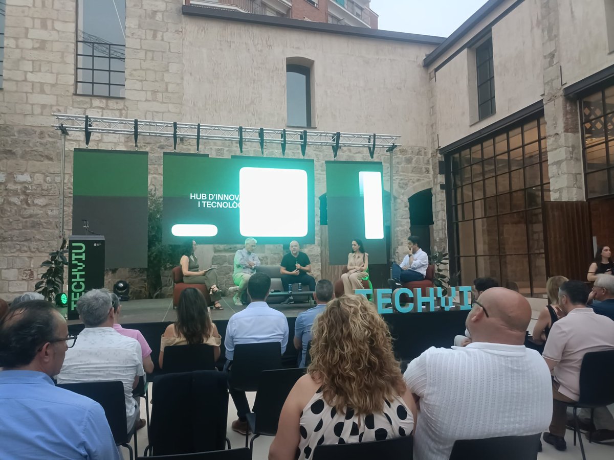Ayer nuestros compañeros Dafne Díaz y <a href="/JuanSimoGisbert/">Juan Simó</a> de #CEEIAlcoy asistieron a la presentación de TECHVIU, el nuevo Hub Tecnológico y Audiovisual en la <a href="/fundiciorodes/">@fundiciorodes</a> 

#TECHVIU #Innovación #Industria #TalentoDigital #Alcoy