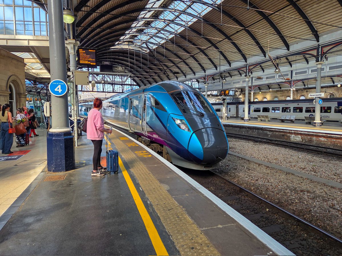 Christopher Collins (@chriscollins462) on Twitter photo A very good morning from the Scottish border!
<a href="/TPExpressTrains/">TransPennine Express</a> 802 214 takes me up to Edinburgh on 9S09. Wonderful service so far. A very good morning from the Scottish border!
<a href="/TPExpressTrains/">TransPennine Express</a> 802 214 takes me up to Edinburgh on 9S09. Wonderful service so far.