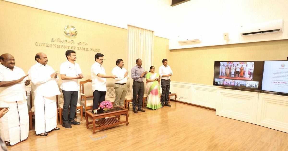 வேலூர் சேர்க்காட்டில் ரூ.36.18 கோடி மதிப்பில் திருவள்ளுவர் பல்கலைக்கழக துணை வேந்தர், உதவி பேராசிரியர்கள் மற்றும் பணியாளர்களுக்காக கட்டப்பட்டுள்ள குடியிருப்பையும் நம் முதலமைச்சர் அவர்கள் இன்று திறந்து வைத்தார்கள்.