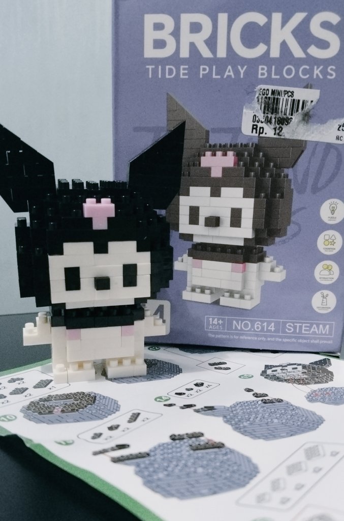 friend got me kuromi a few days ago. just had the time to build her 🖤🖤