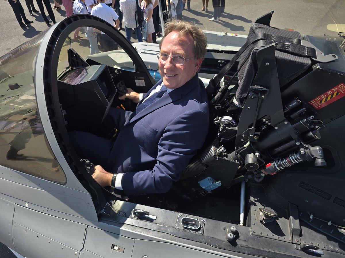 ludovic_pouille's tweet image. 🇨🇵✈️ Good morning from #ParisAirShow, the largest air show in the world! 

Come and enjoy the #Rafale by @Dassault_OnAir, the best fighter jet ever!