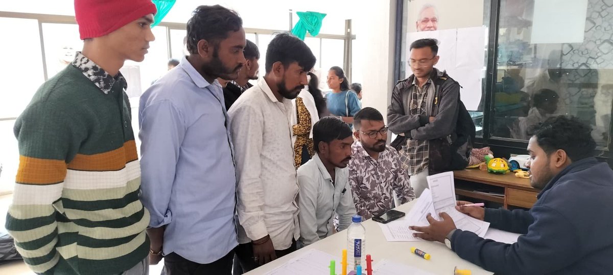 DDNewsGujarati's tweet image. 🔸રાજ્ય સરકાર દ્વારા છેલ્લા પાંચ વર્ષમાં કુલ ૭,૭૧૨ ભરતીમેળાઓ થકી ૬.૨૯ લાખ કરતા વધુને રોજગારી અપાઈ

🔸સમગ્ર દેશમાં રોજગાર વિનિમય કચેરીઓ મારફતે રોજગારી આપવામાં ગુજરાત મોખરે

#anubandhamportal #jobplacement #Job