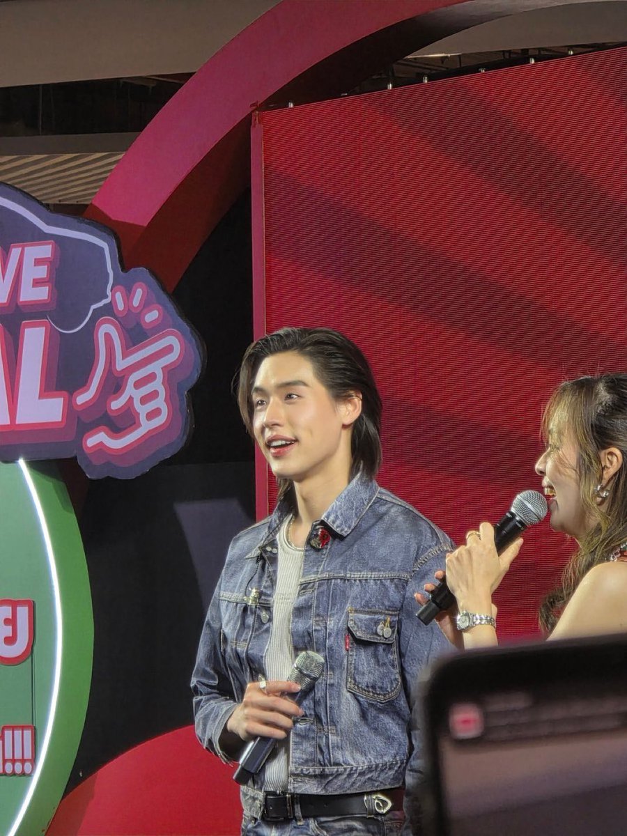 หู้ววว กล้องสดกับบิวกิ้น หน้าฮีไม่ตายกล้องจริงวะ หล่อมาก หล่อขนลุกอ่ะ สัดส่วนเป๊ะสุดๆ

#EasyDriveEasyDealxBillkin
#bbillkin #บิวกิ้น