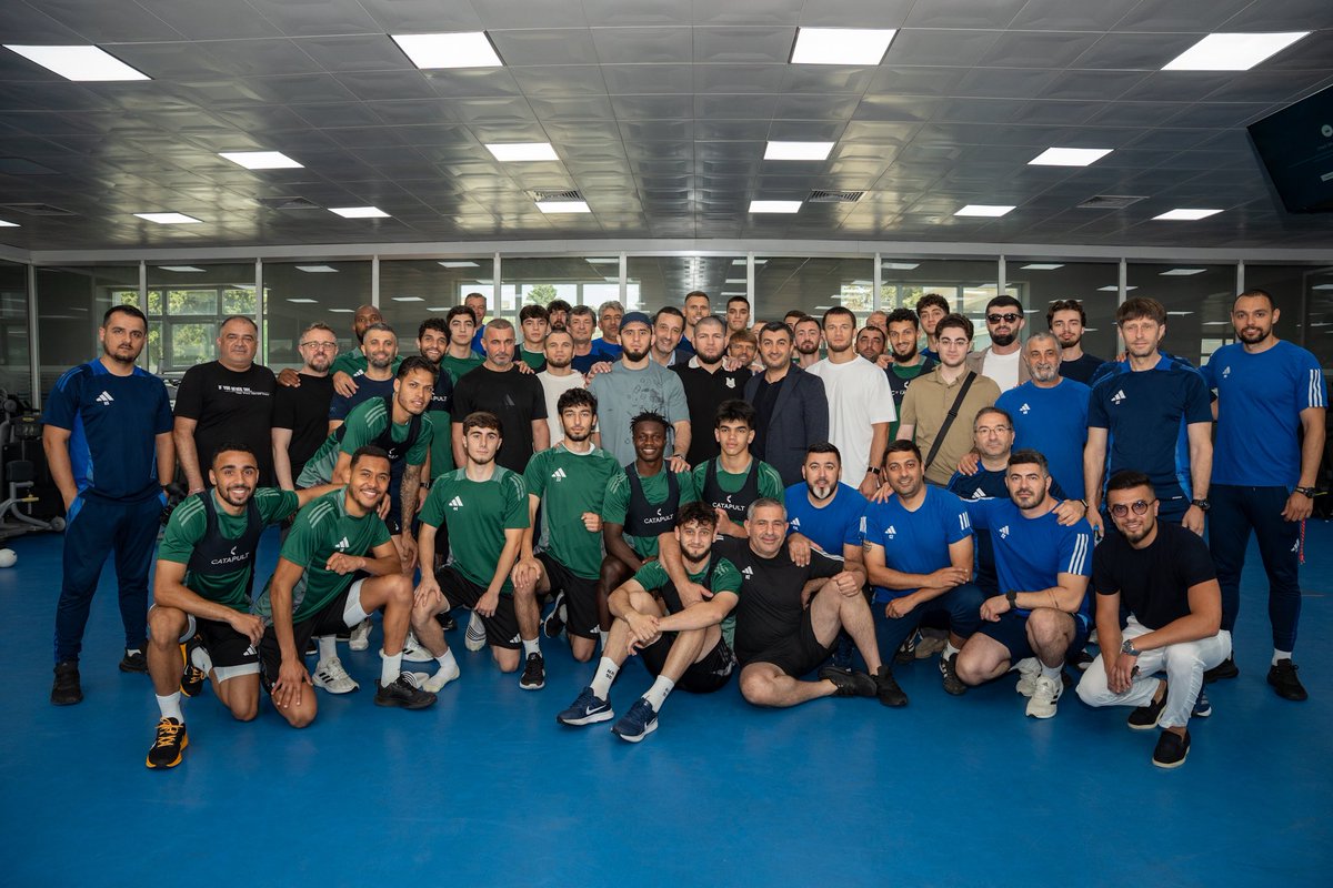 İlk dəfə Azərbaycanda keçiriləcək UFC döyüş gecəsinin fəxri qonaqları klubumuzun bazasında olublar. 

Ətraflı: 👉🏻 bit.ly/45rQM88

#QarabağFK