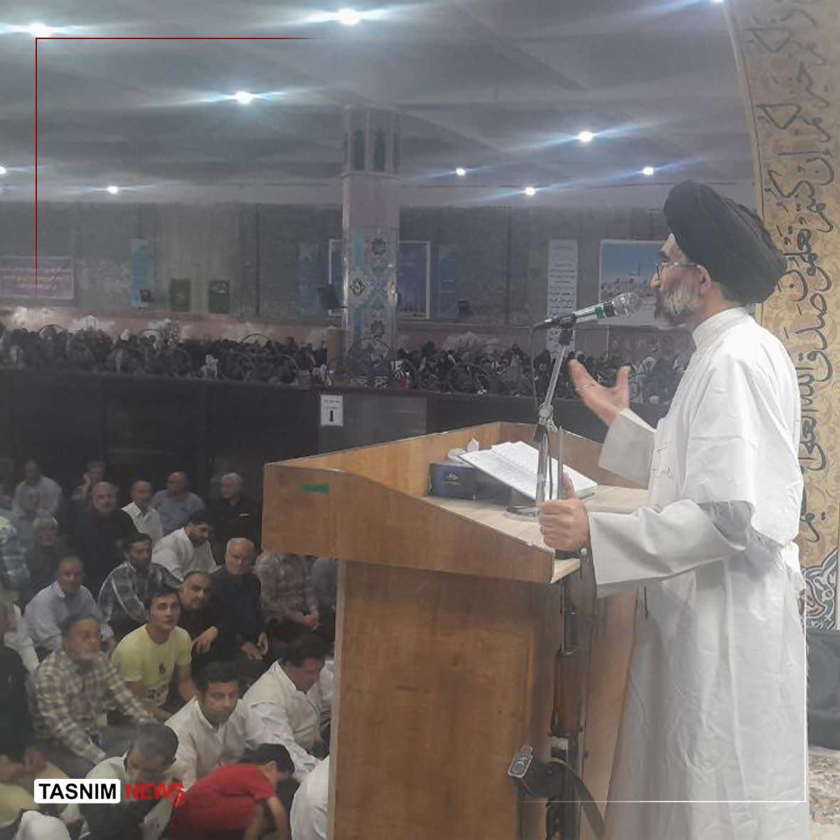 امام جمعه کاشان کفن‌پوش ‌به میعادگاه نماز جمعه رفت
این یعنی موقعیت شناسی و انقلابی گری👌🏻
#جانم_فدای_ایران
#هادر_ایرانم