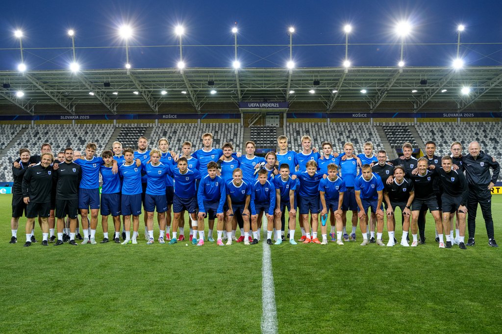 U21 (02) #Pikkuhuuhkajat 12/22-06/25 

14 leiriä (16 eri maata 19 hotellia 29 treenikenttää)
26 ottelua (19 eri vastustajaa 17 stadionia)
68 pelaajaa
21 staffia
Lukemattomasti tukijoita &amp; taustajoukkoja sekä unohtumaton määrä faneja, muistoja &amp; ystäviä.

1 Futisperhe, kiitos 💙🤍