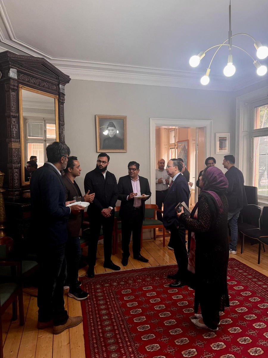 Pakistan Embassy Sweden (@pakinsweden) on Twitter photo Amb <a href="/BilalHayee/">Bilal Hayee</a> appreciated the services of IT experts & their role 4 the positive image of 🇵🇰 in 🇸🇪
<a href="/PkPublicDiplo/">Public Diplomacy Pakistan</a> <a href="/epwing_official/">External Publicity Wing</a> Amb <a href="/BilalHayee/">Bilal Hayee</a> appreciated the services of IT experts & their role 4 the positive image of 🇵🇰 in 🇸🇪
<a href="/PkPublicDiplo/">Public Diplomacy Pakistan</a> <a href="/epwing_official/">External Publicity Wing</a>