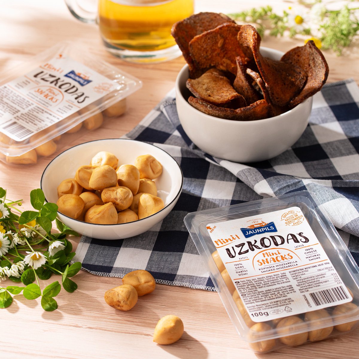 Dabīgos dūmos kūpināta Mozzarella - vienkārši ideāls našķis! Baudi to kā uzkodu vai pievieno salātos!